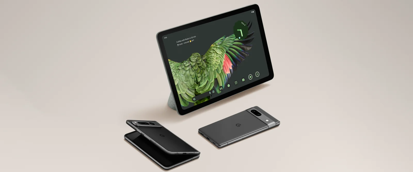 Nuevo Google Pixel Fold, Google Pixel Tablet con el stand y Google Pixel 7a.